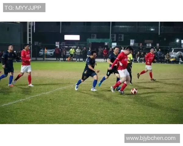 中国足球历史性突破成功晋级八强展现强大实力与团结精神