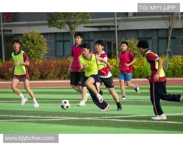 丽水高中足球队奋勇拼搏展现青春风采助力校园文化建设与体育精神传承 丽水高中足球队奋勇拼搏展现青春风采助力校园文化建设与体育精神传承