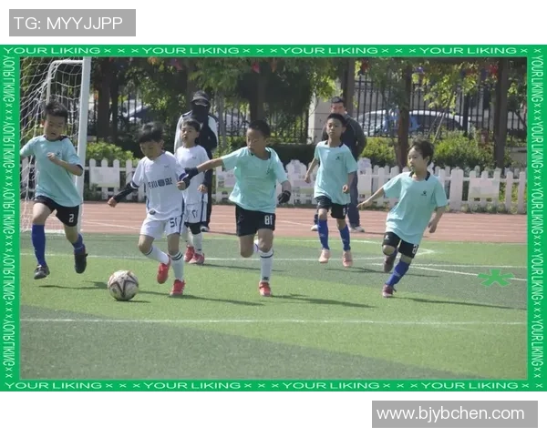 喀什小孩足球梦想启航在绿茵场上追逐希望与未来