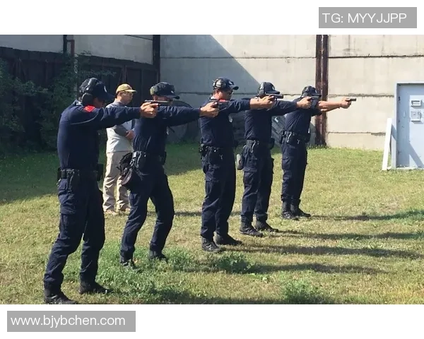 深圳街舞队的包夹战术解析与团队协作技巧探讨