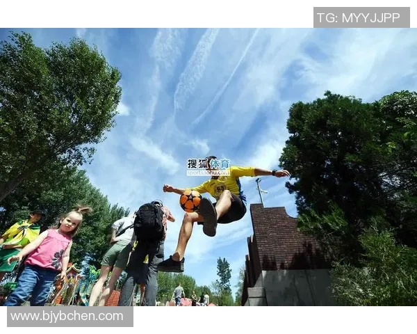 男生足球衣时尚搭配全攻略让你在球场上尽显魅力与风格