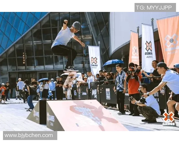 西安极限运动队在滑板精英赛中以55分稳居积分榜首位 西安极限运动队在滑板精英赛中以55分稳居积分榜首位